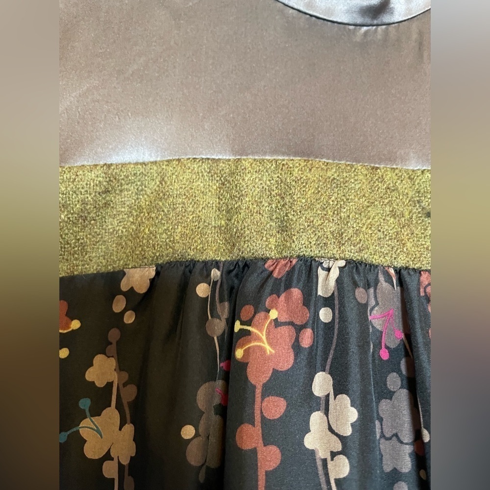 Hype silk and wool dress; back zipper; fully lined - Picture 3 of 11